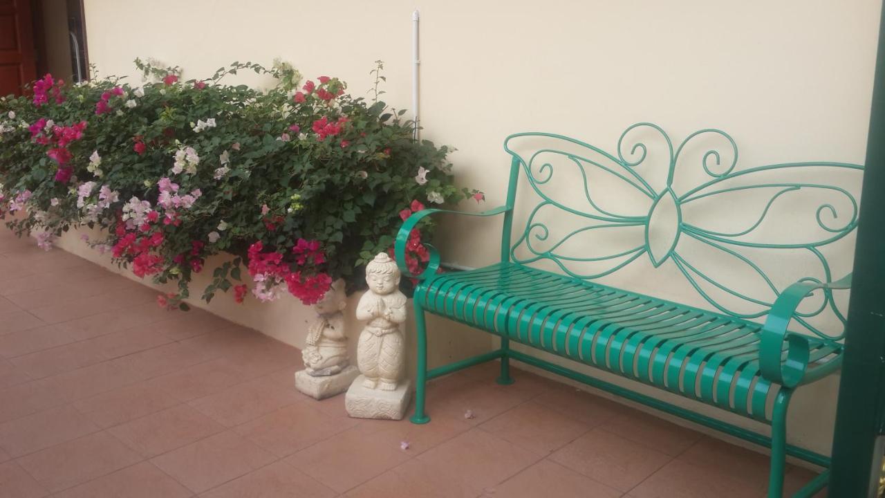 פאטאיה Butterfly Garden Boutique Residences Large Luxury Apts And Villas A Lifetsyle Destination By Neang, Everything You Need All Right Here 1-3 Bedrooms 110 To 190 Sq Mtrs, 2 Full Bathrooms, Rain Shower, Spa Bath, Bbq, Free Wifi, Staff 24-7, Close To Beac מראה חיצוני תמונה